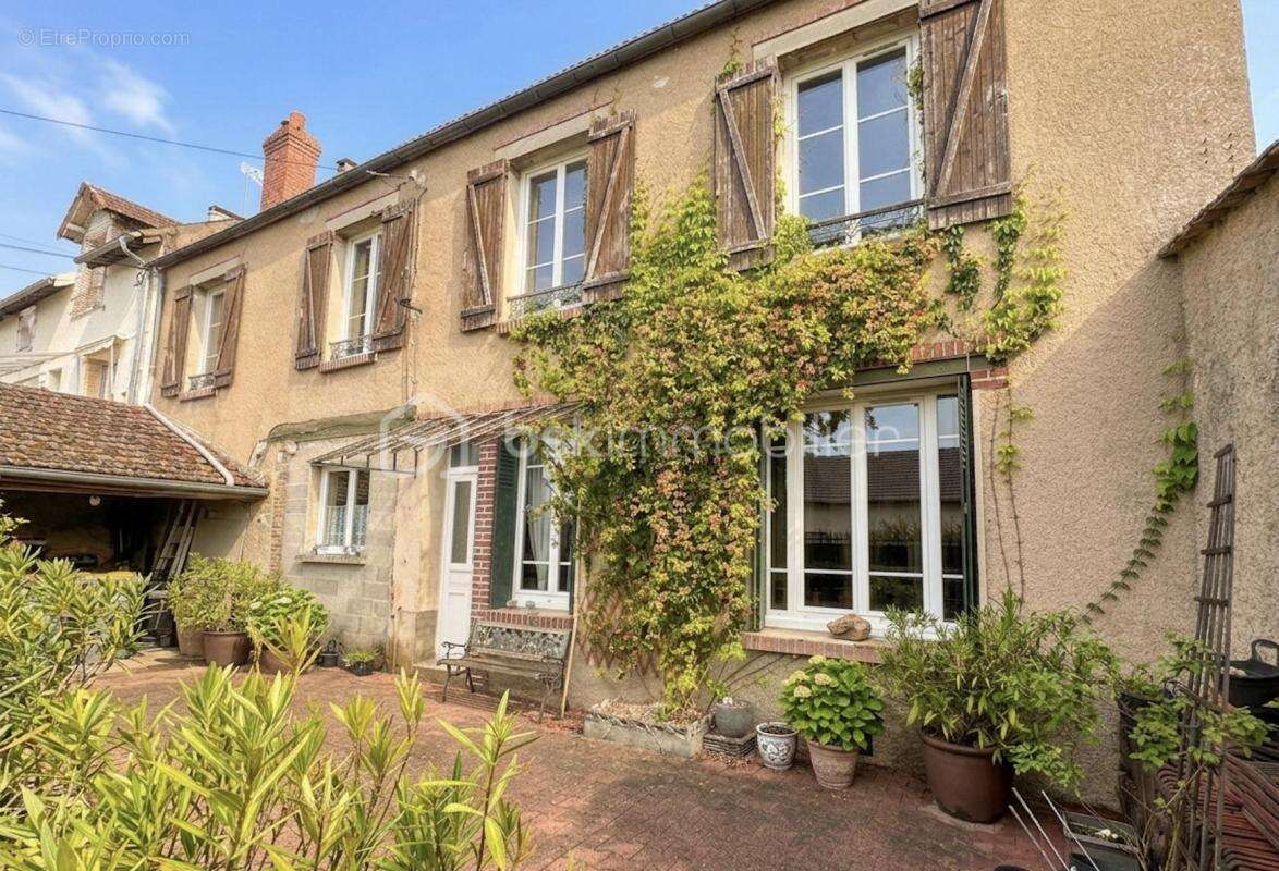 Maison à PONT-SUR-YONNE