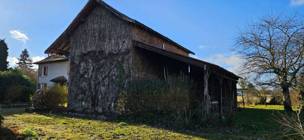 MAISON DAUPHINOISE DE CARACTERE  Les Avenieres Veyrins Thuellin 4 pièce(s) 99.35 m2 - photo 8