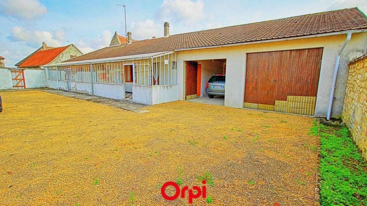 Maison à LACHELLE