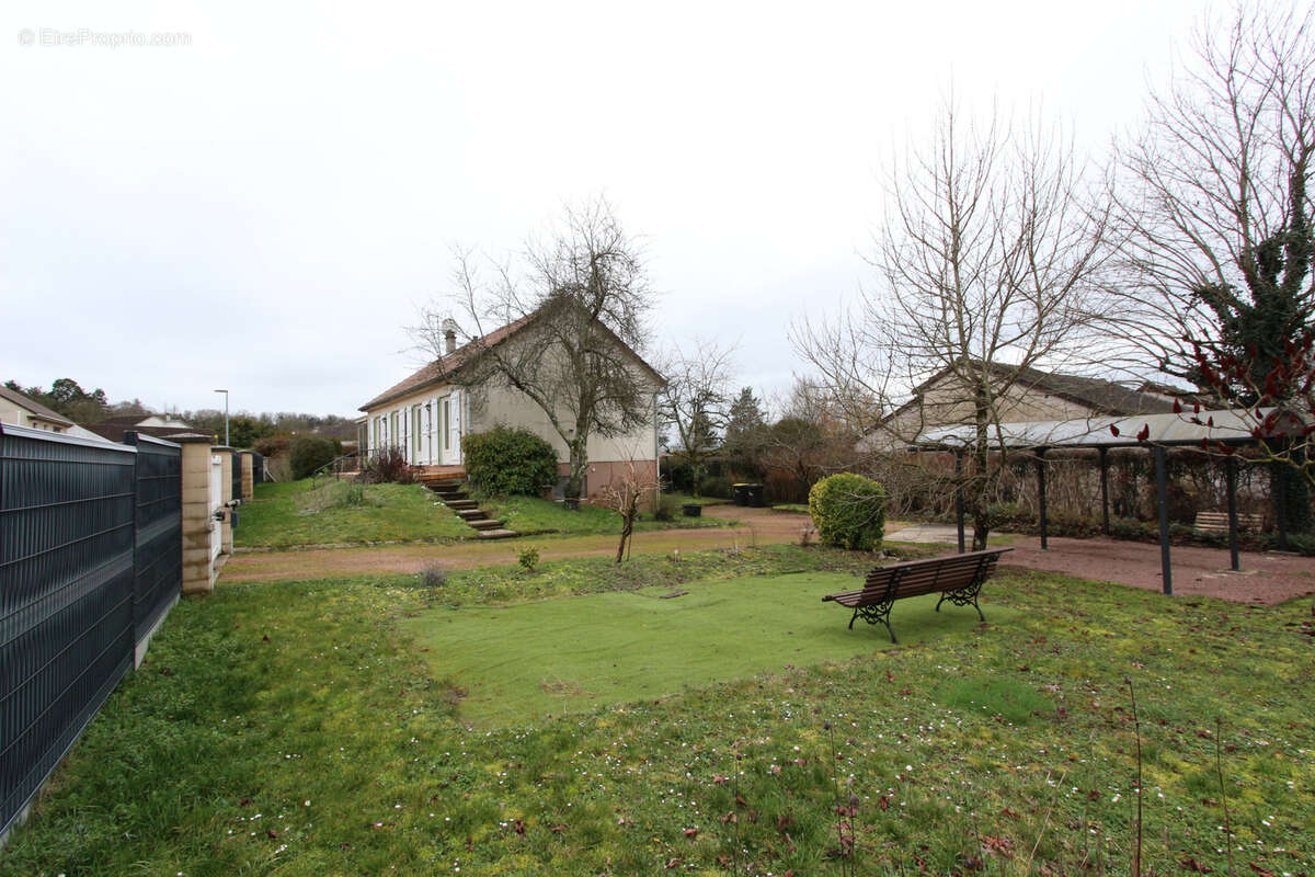 Maison à VARENNES-VAUZELLES