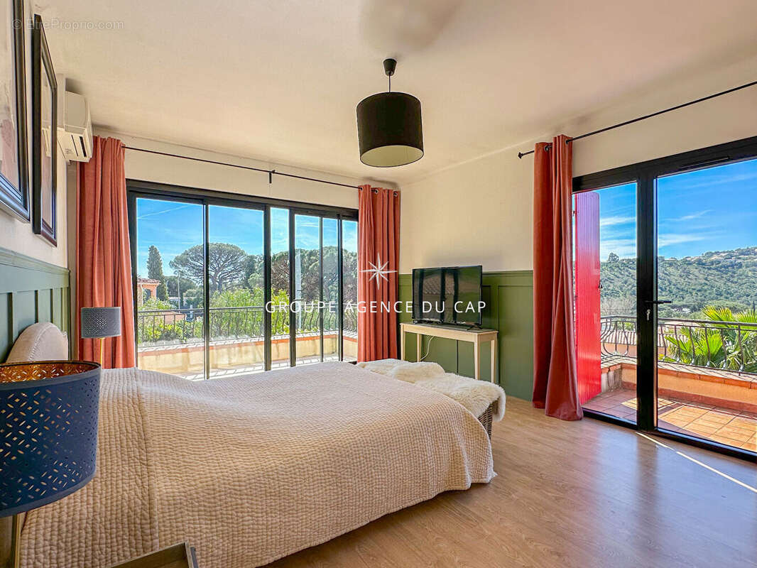 A vendre villa de charme 4 chambres terrain plat piscine parking proche mer aux issambres - photo 9