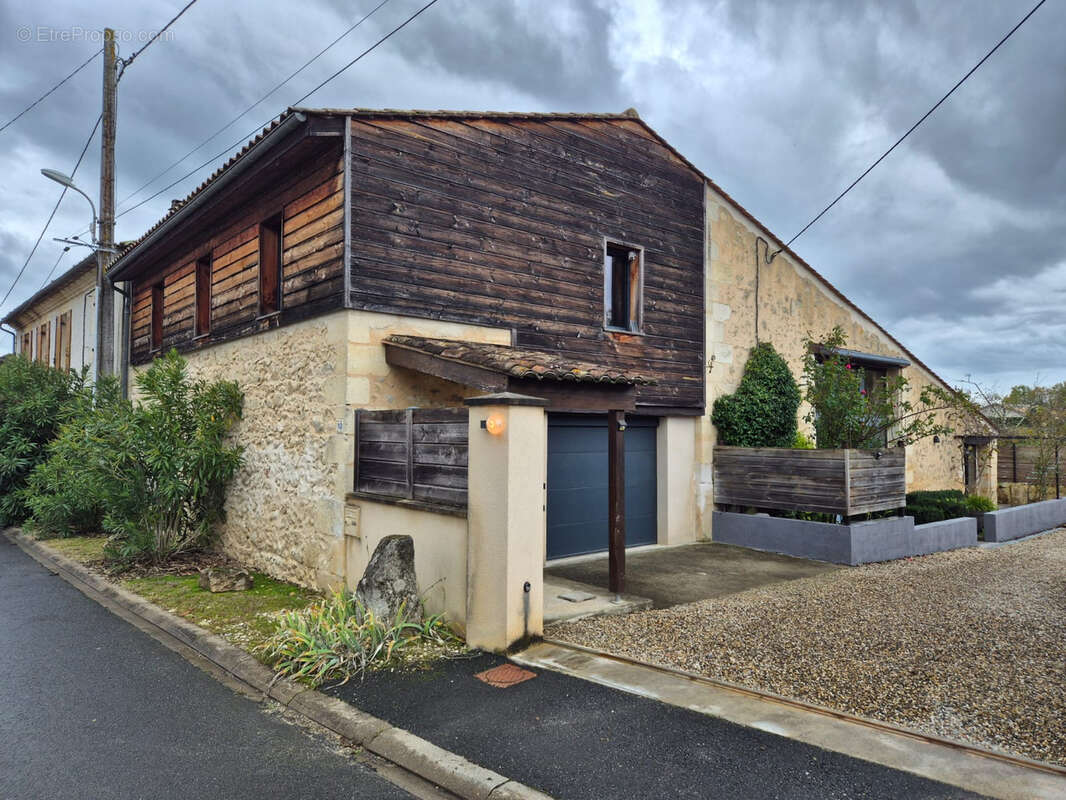 Maison à BELLEBAT