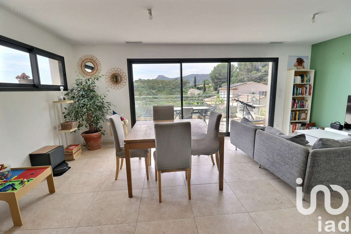 Photo 2 - Maison à ROQUEVAIRE