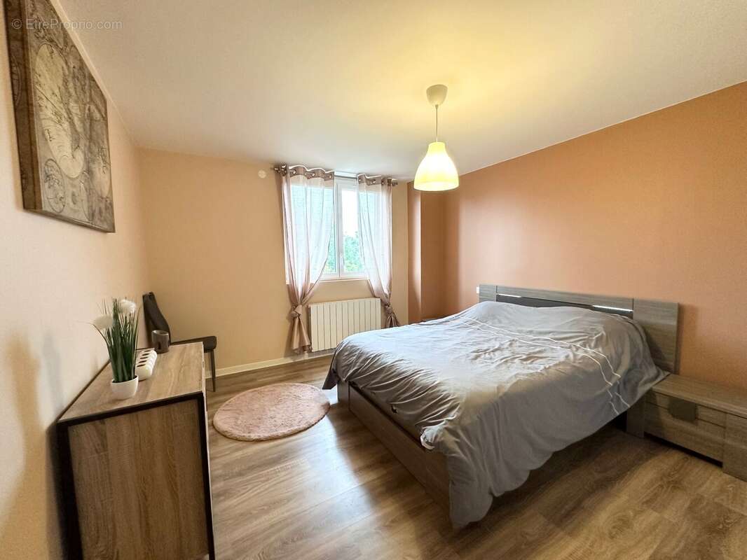 Appartement à SAINT-ETIENNE-DU-BOIS
