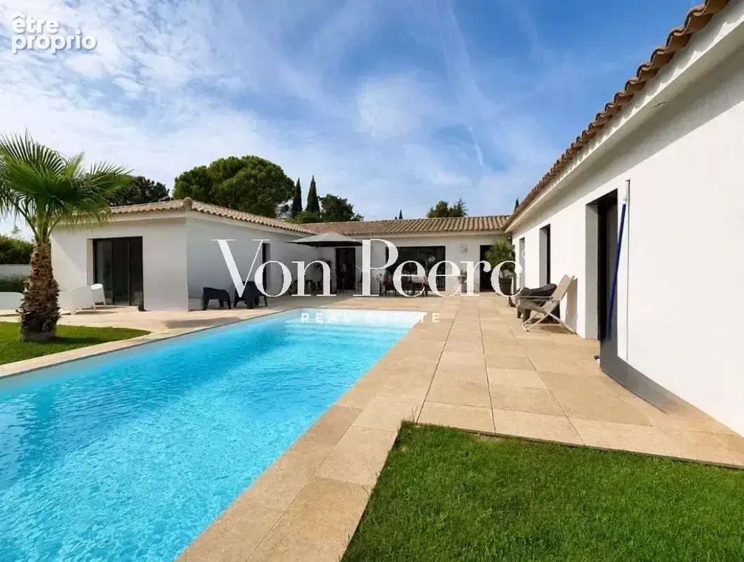 A Mollégès : A vendre maison contemporaine de plain-pied, 5 chambres avec jardin et piscine - photo 5