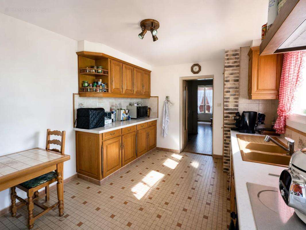 Maison de 6 pièces de 203 m² à Romazières - photo 3