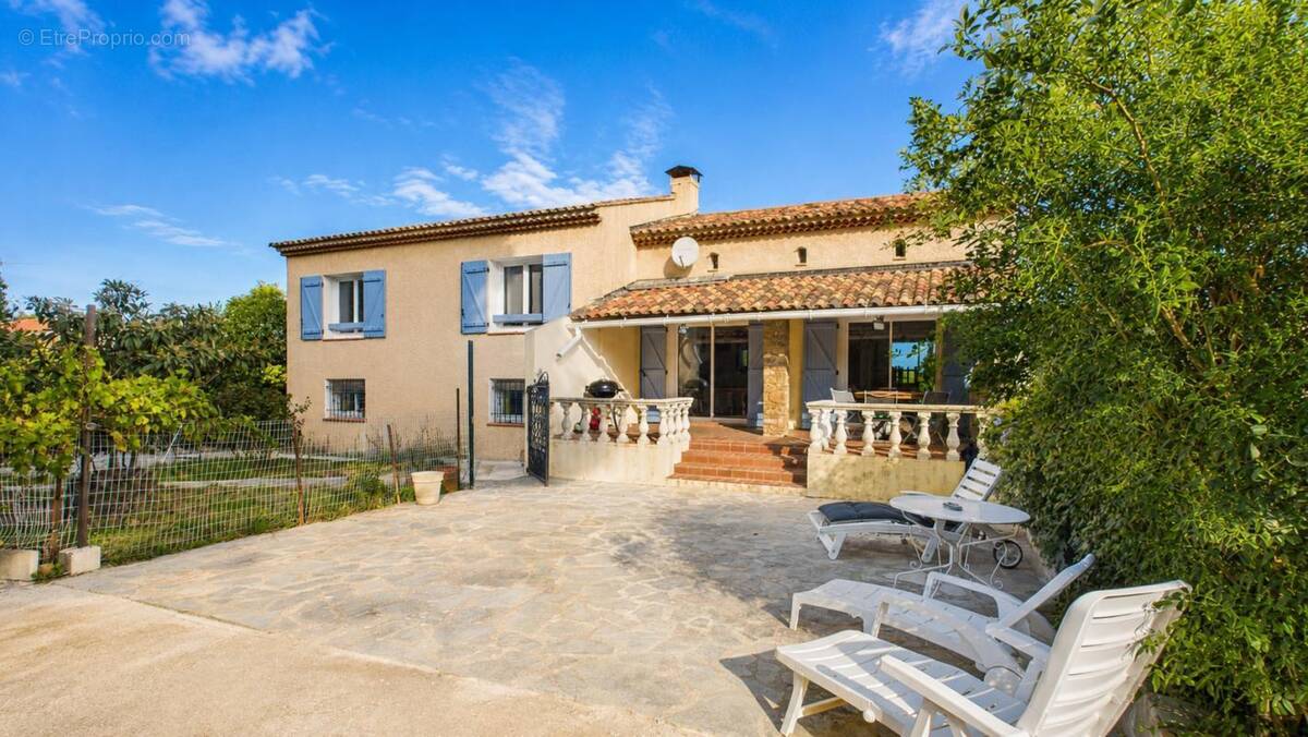 Maison à CARQUEIRANNE