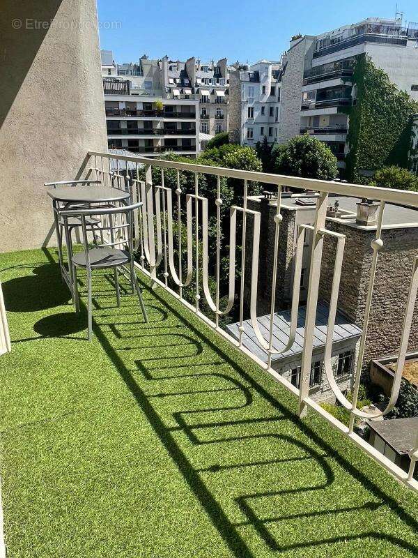 Appartement à PARIS-16E