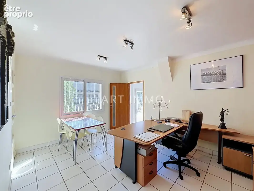 Bureaux avec parking et terrain les taillades - photo 6