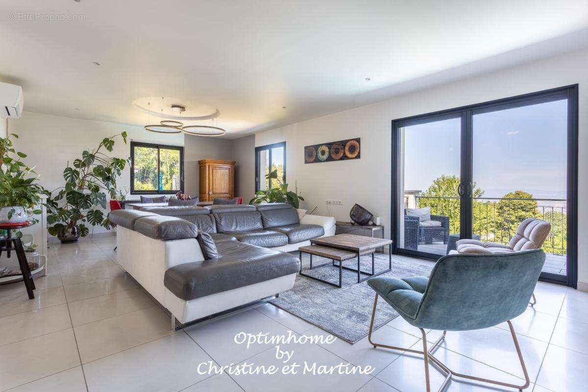 Orcines : maison contemporaine avec piscine – 192 m² – 4 chambres – terrain 715 m² - photo 7