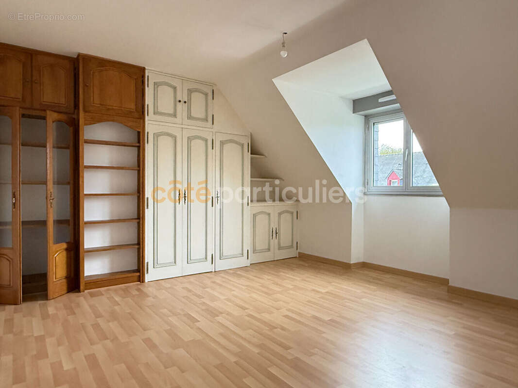A VENDRE - LAVAL - Maison 4 chambres - photo 12