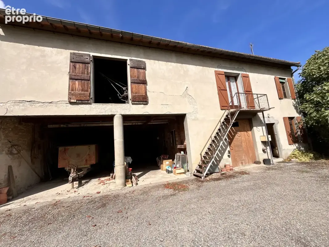 RAZES: Maison 6 pièces avec garages, ancienne cave et jardin - photo 19