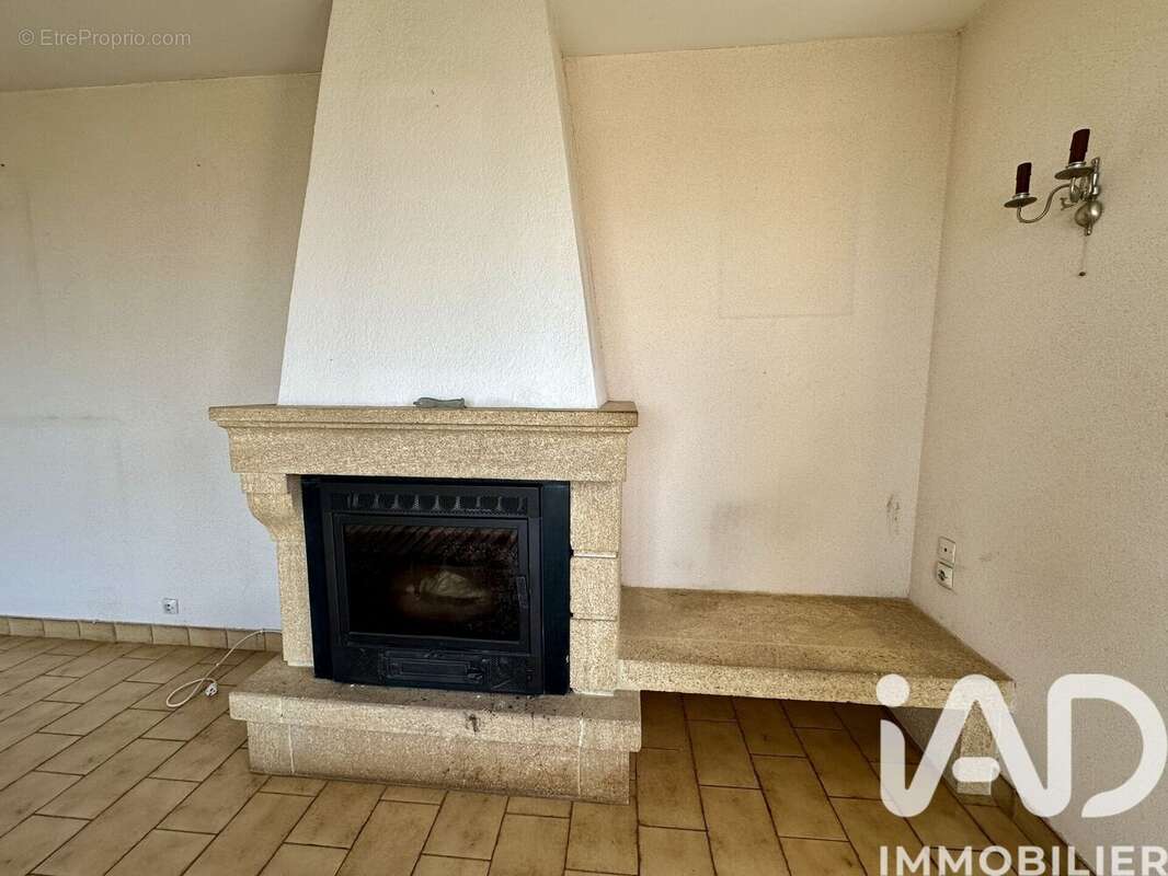 Photo 6 - Maison à SAINT-BONNET-LES-OULES