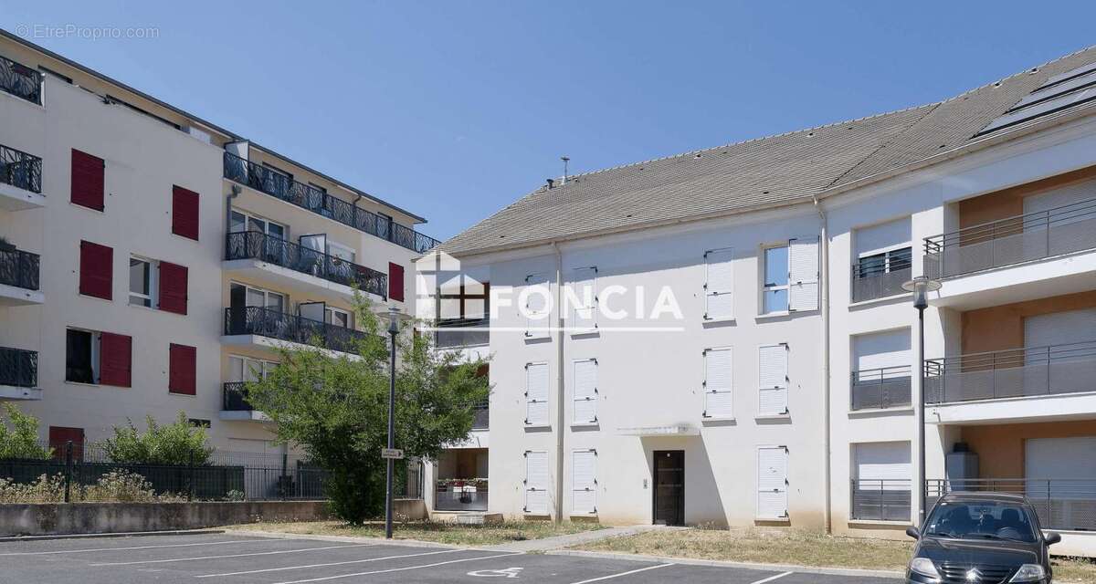 Dammarie-les-Lys : Studio avec terrasse et place de parking dans une résidence récente de 2017 - photo 3