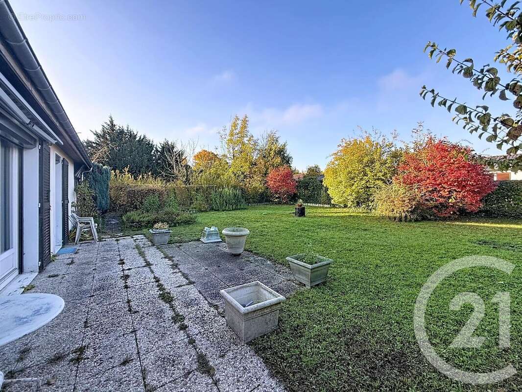 Maison à LA CHAPELLE-SAINT-LUC