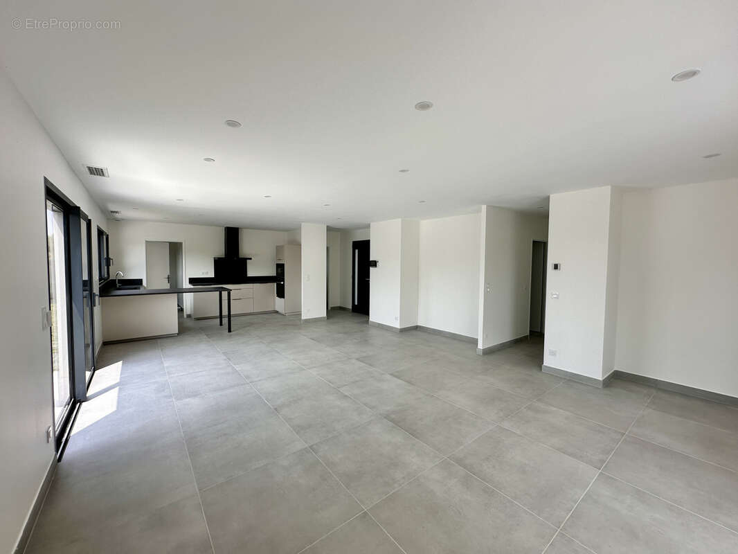 Maison à COURS-DE-PILE