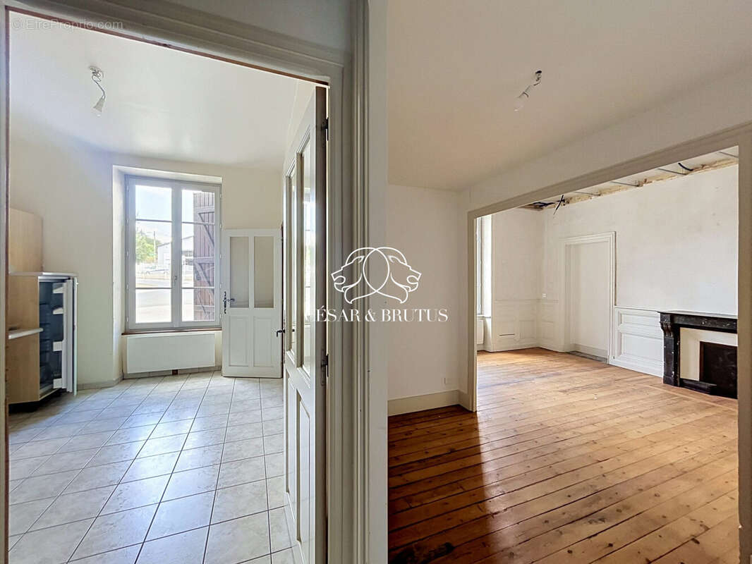 Appartement 375 m² à Amplepuis  - photo 4