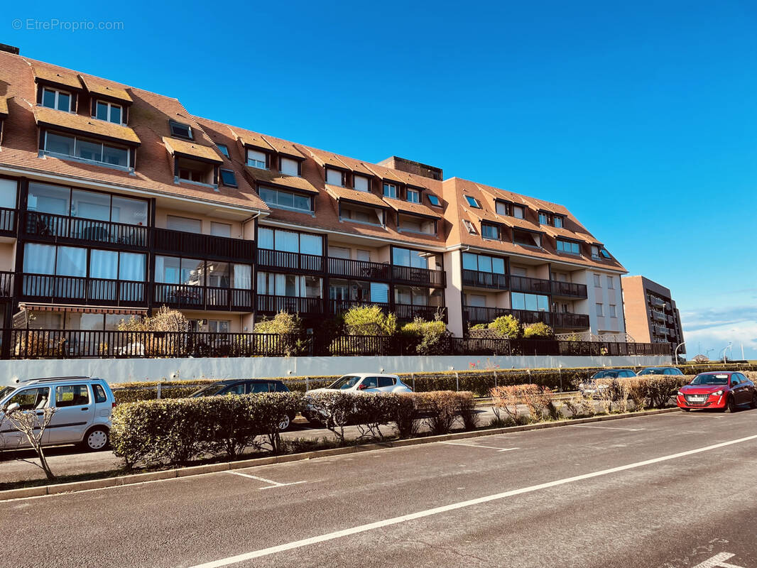 Parking à VILLERS-SUR-MER