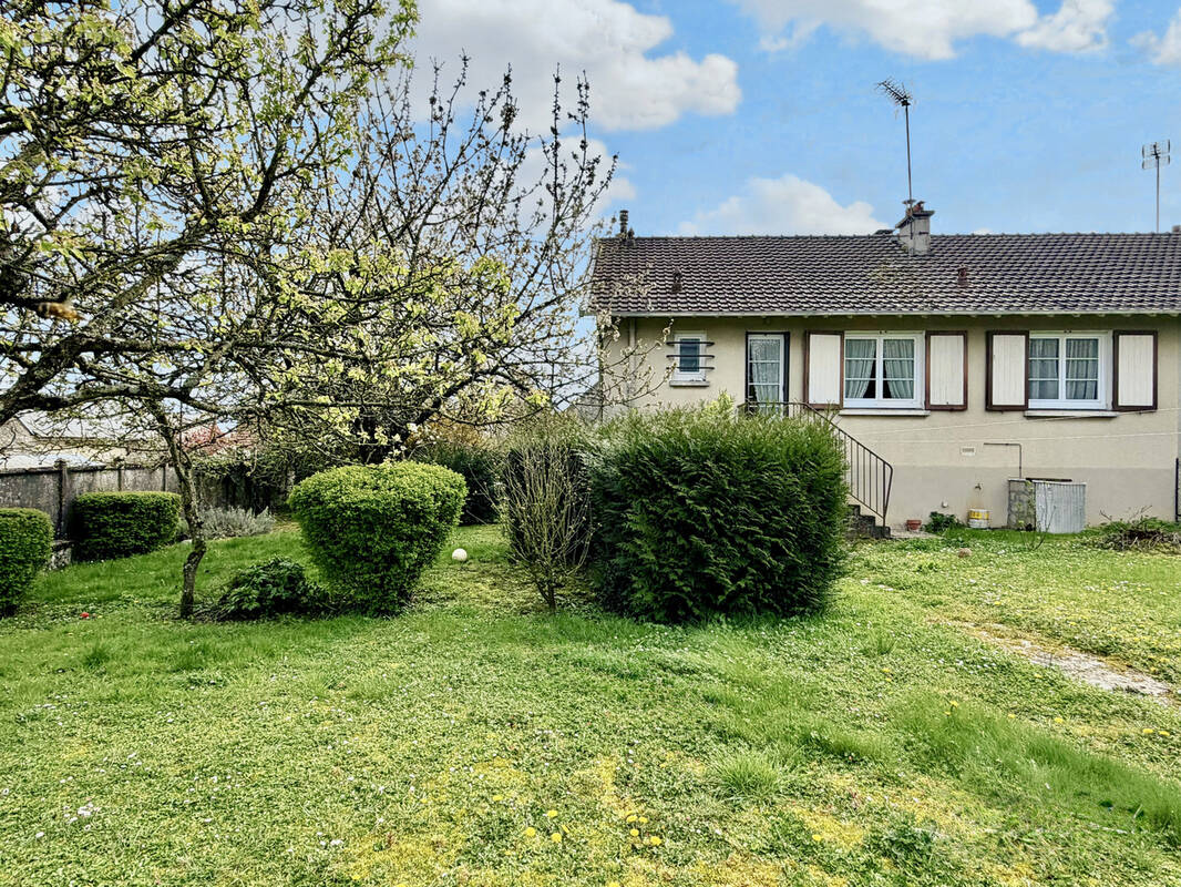 Maison à LOUAN-VILLEGRUIS-FONTAINE