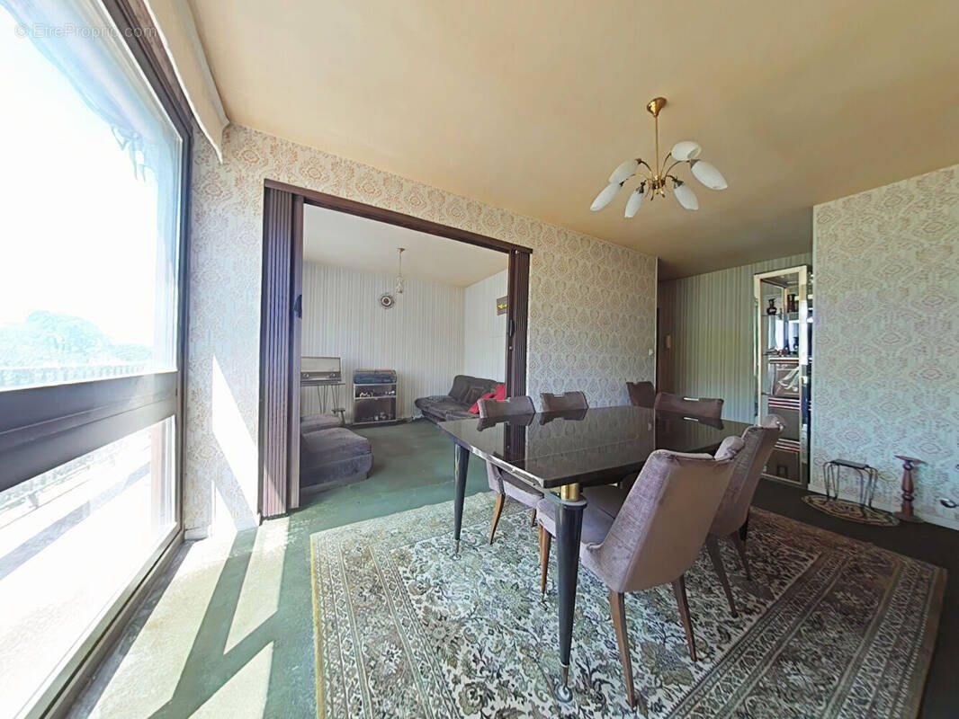 Appartement à FONTENAY-LE-FLEURY