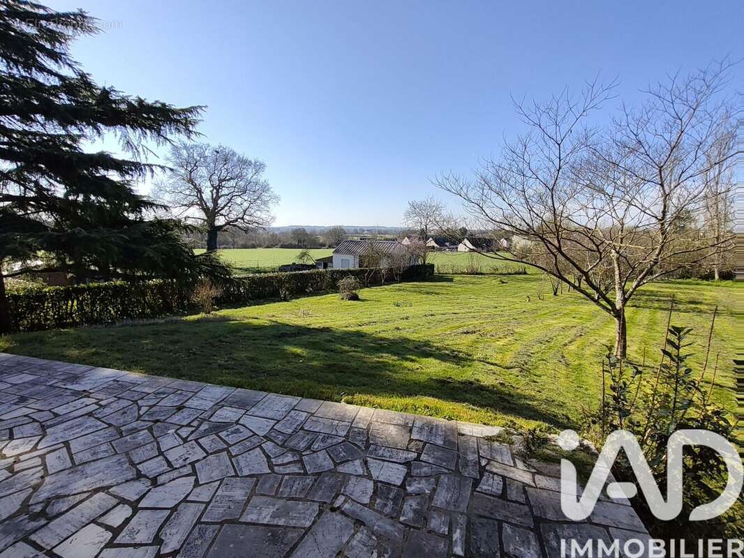 Maison 109 m² à Saint-Denis-D'anjou  - photo 2