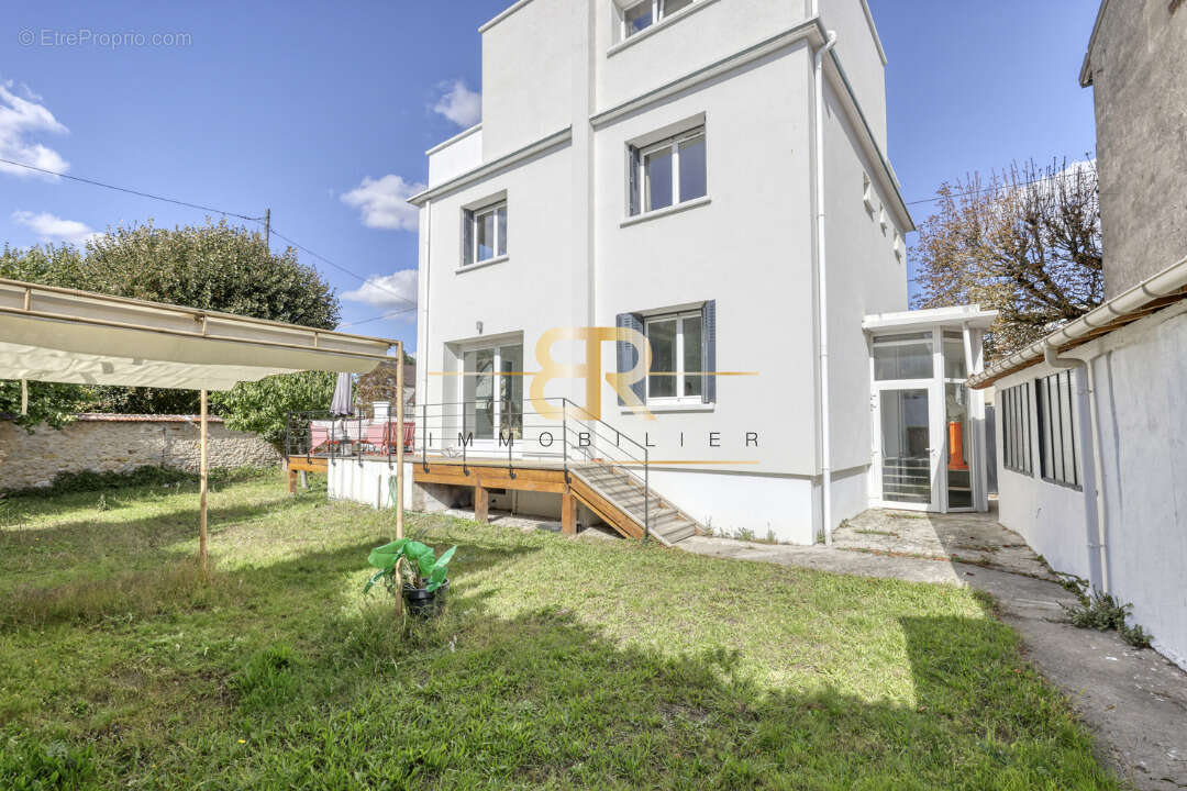 Maison à SAINT-MAUR-DES-FOSSES