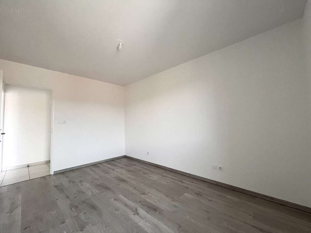 Saint-jean - spacieux t2 de 42m² avec balcon et 2 parkings sous-sol - photo 8