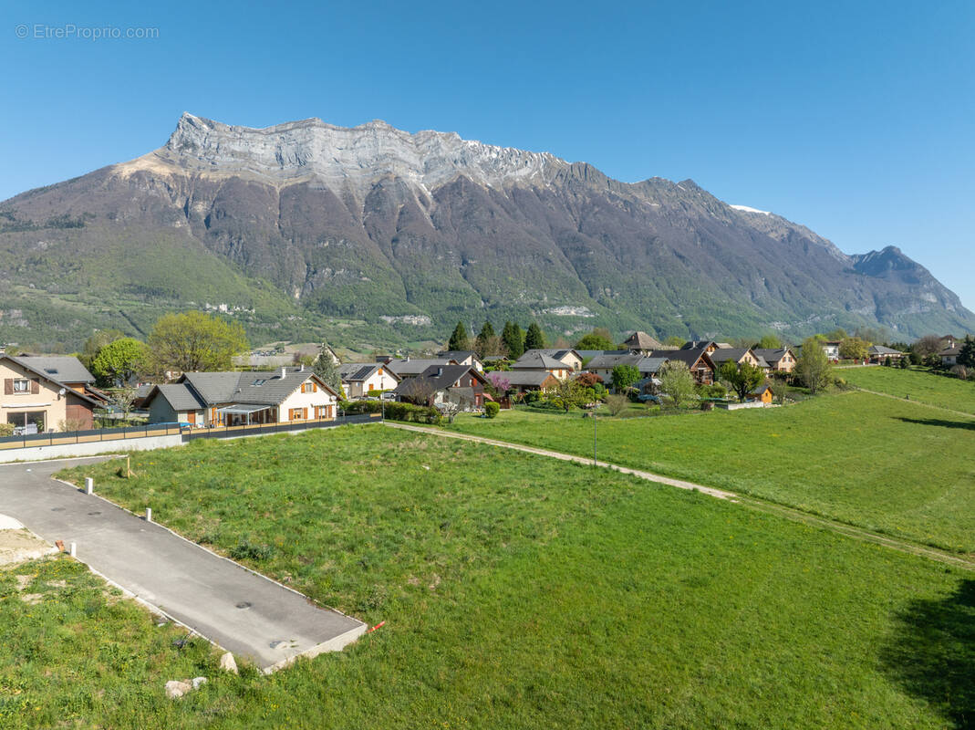Terrain à CHAMOUSSET