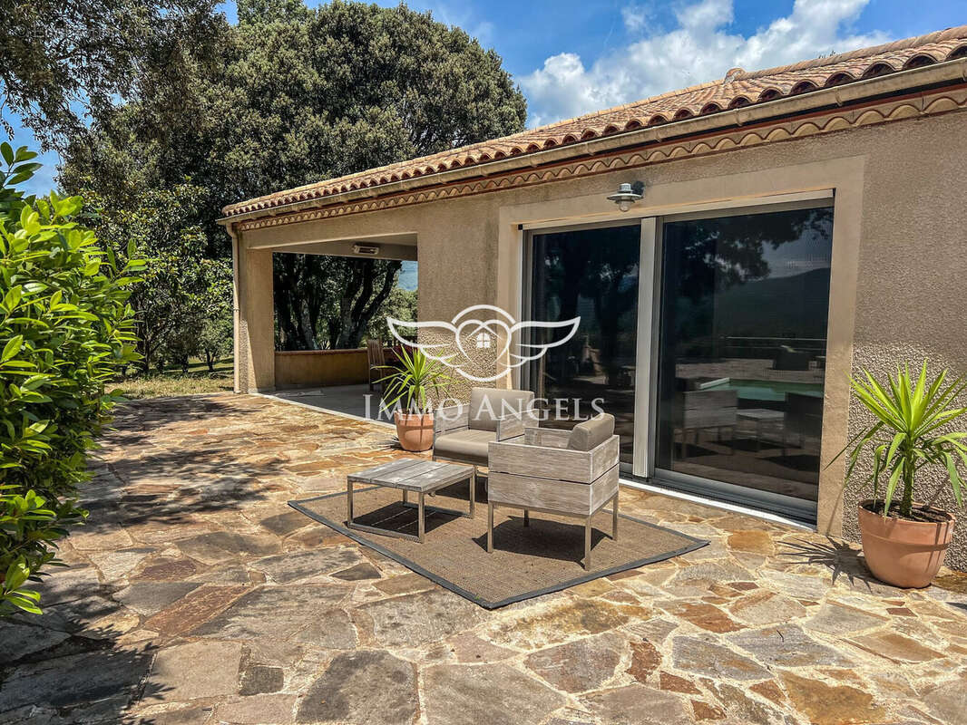 jardin - Maison à SAINT-PONS-DE-THOMIERES