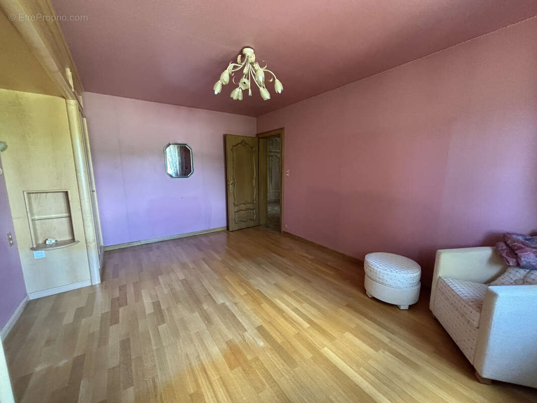 Élégante maison familiale de 220 m2 sur un magnifique terrain arboré de 15 ares - photo 21