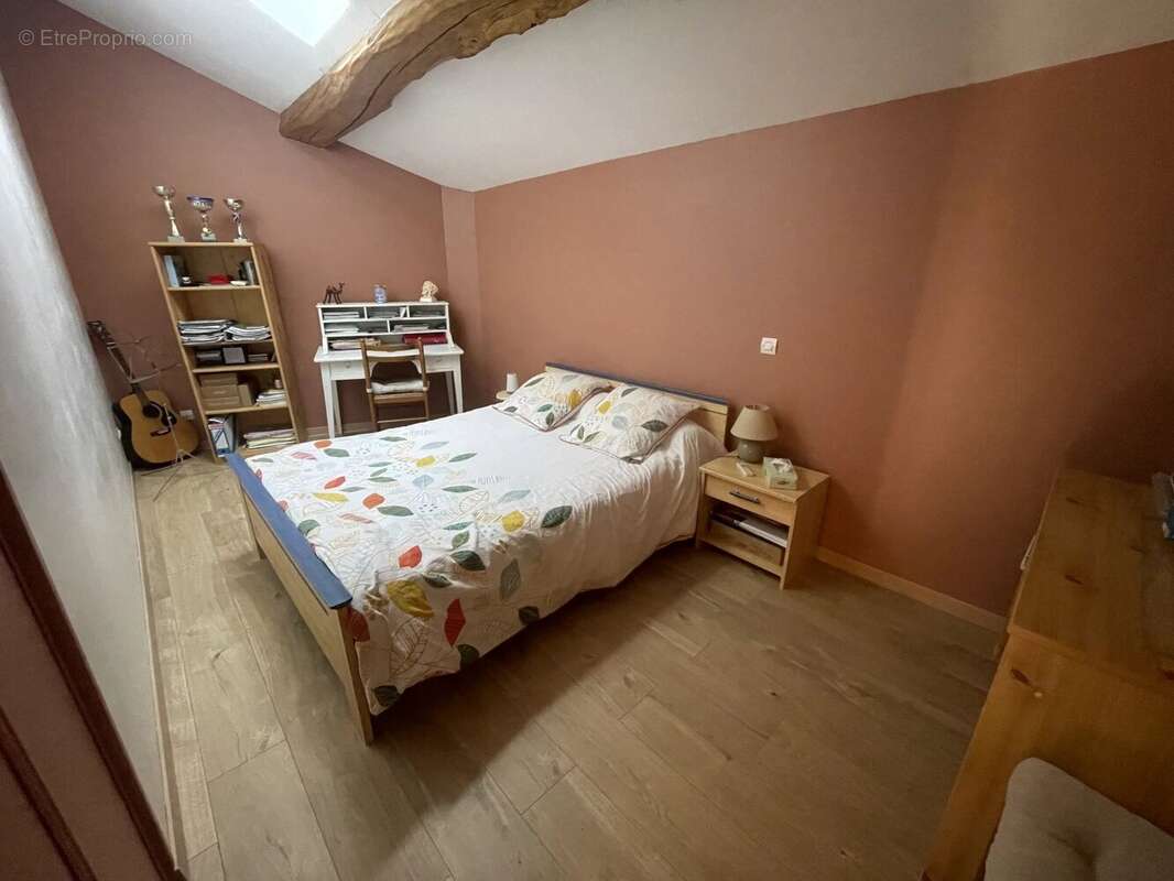 Belle maison en pierre avec dépendances – 167 m² - photo 11