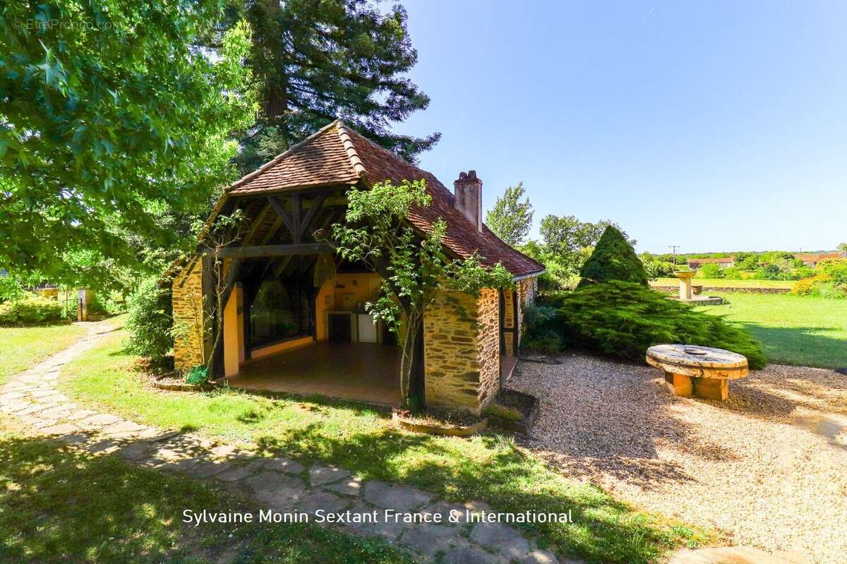 Propriété de caractère en pierre avec piscine et grange, alliant charme de l'ancien et confort contemporain - photo 5