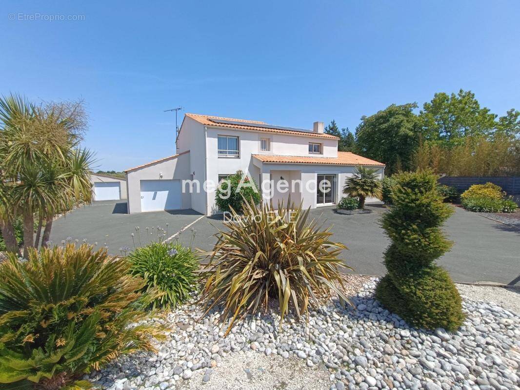 Maison à AIZENAY