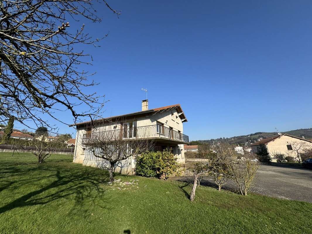 Appartement à SAINT-PRIEST-EN-JAREZ
