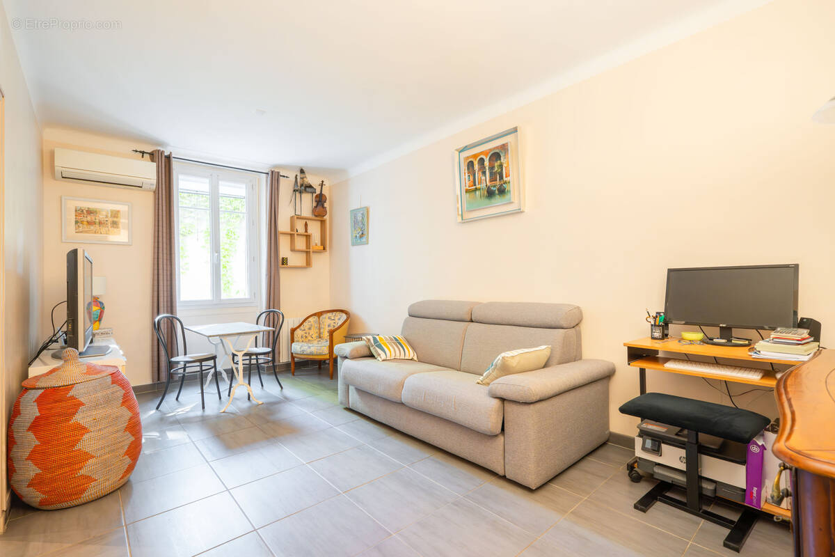 Appartement à MARSEILLE-6E