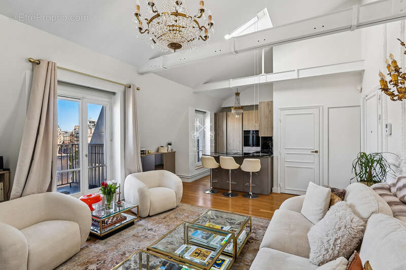 Appartement à PARIS-8E
