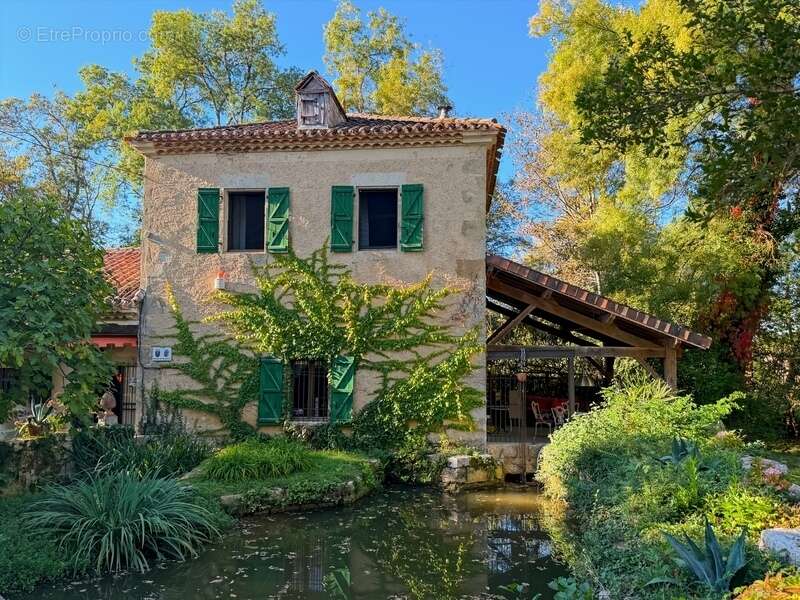 Maison à VIC-FEZENSAC