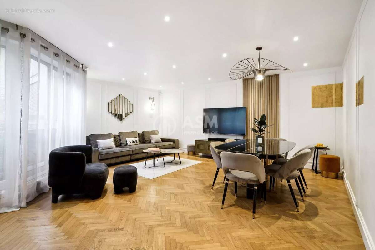 Appartement à COURBEVOIE