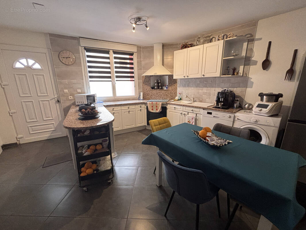 Maison à SAINT-LAURENT-DE-LA-SALANQUE