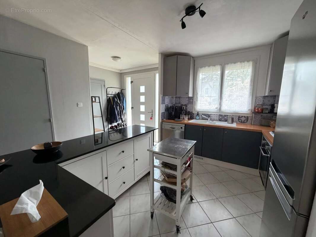 Maison à LE MESNIL-SAINT-DENIS