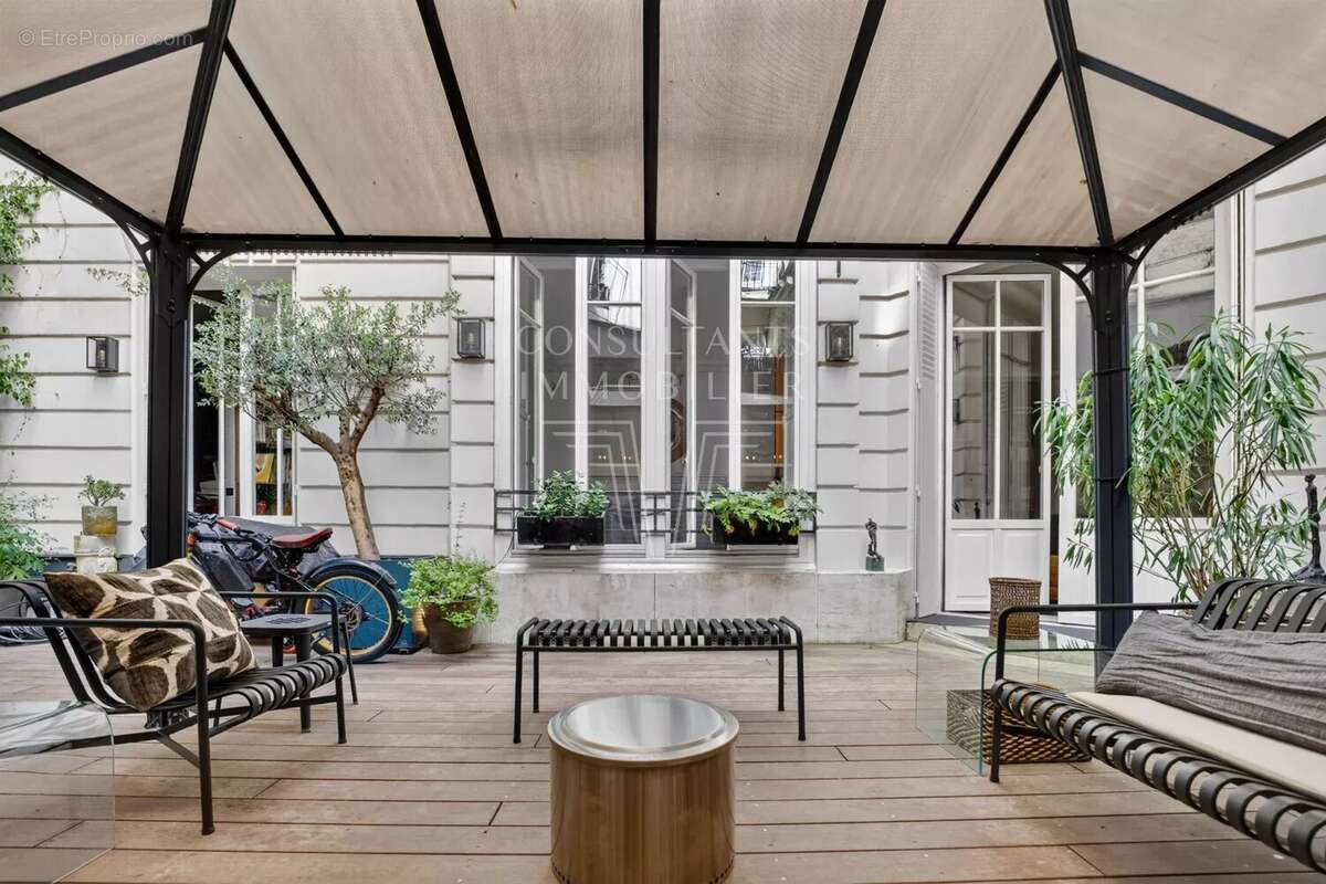 Appartement à PARIS-8E