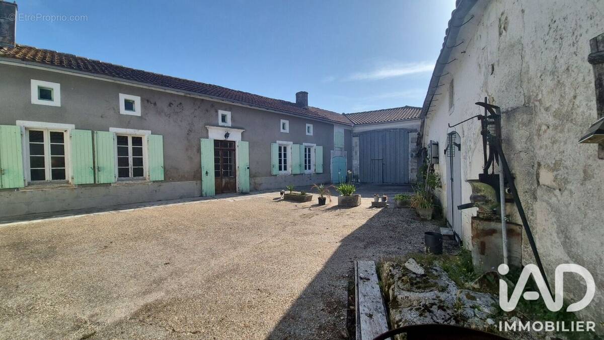 Photo 1 - Maison à SAINT-CIERS-CHAMPAGNE