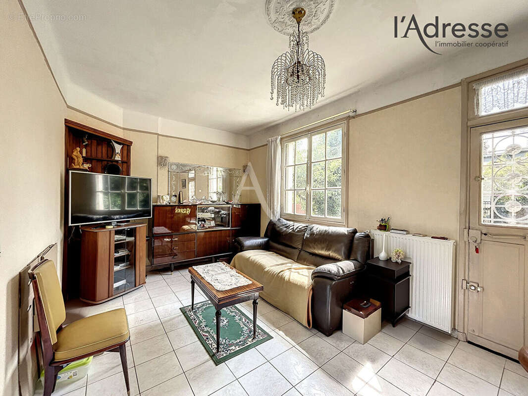 Maison à SURESNES