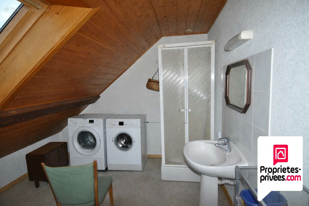 Corps de ferme avec 2 maisons, une grange, prévoir travaux - photo 12