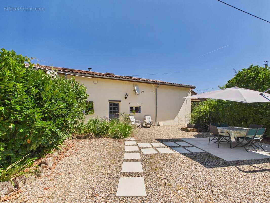 Charmante maison et maison d'amis avec piscines privées et terrasses spacieuses - photo 17