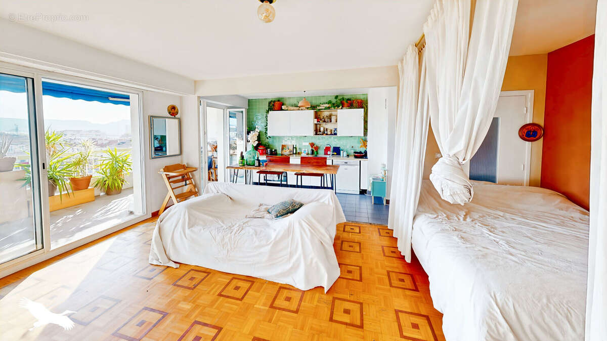 Appartement à MARSEILLE-5E