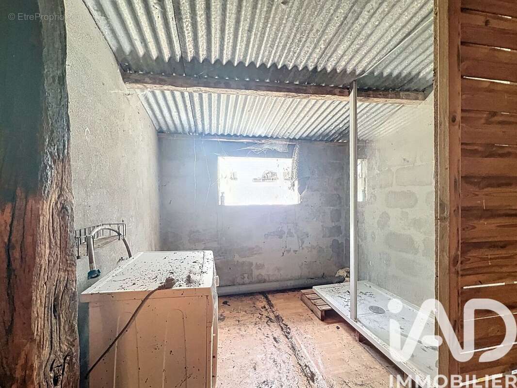Maison 60 m² à Saint-Germain-Les-Vergnes  - photo 9
