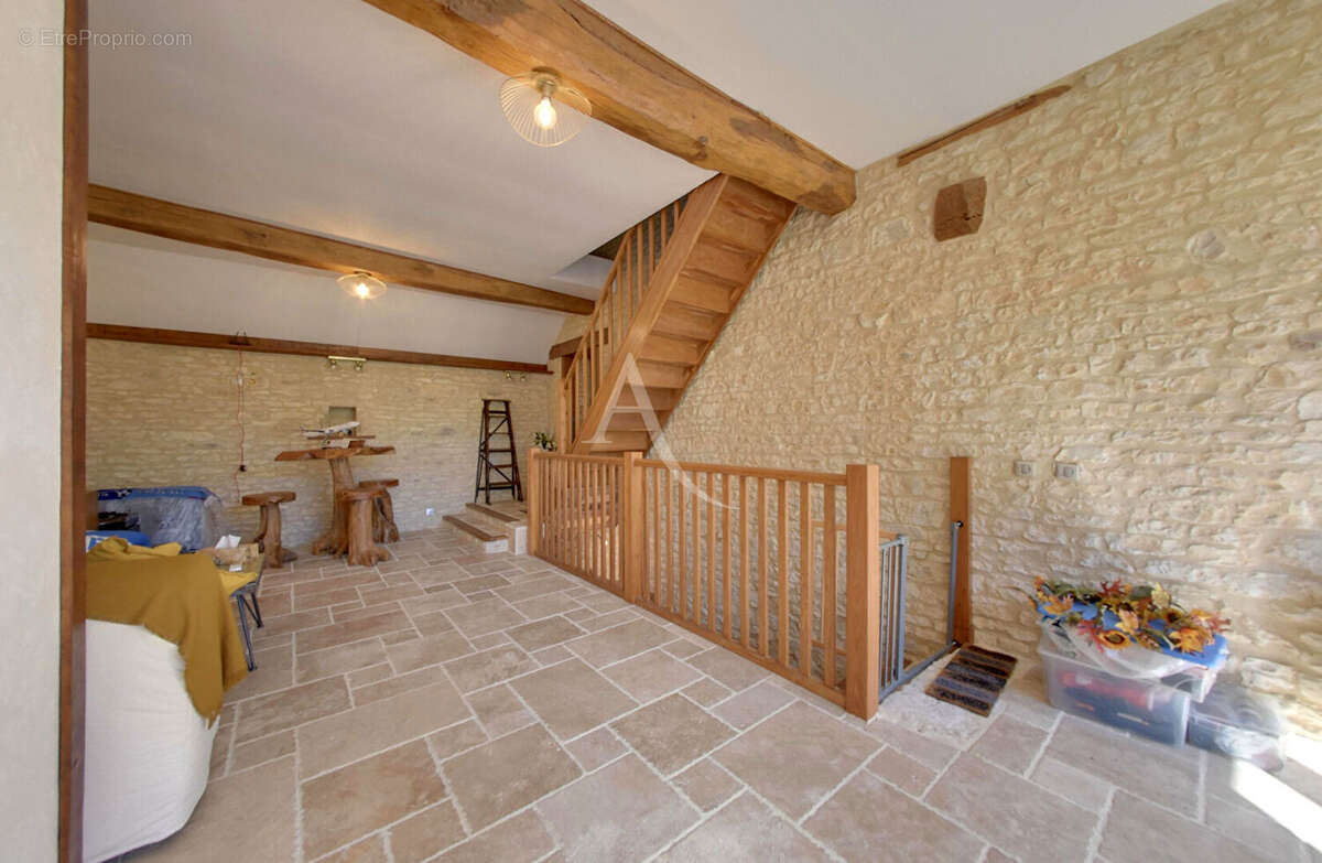 Maison à POILLY-SUR-THOLON