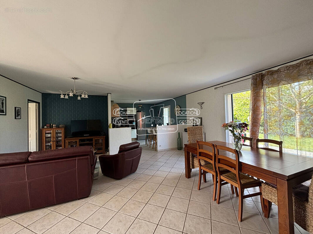 Maison à LA CHAPELLE-BASSE-MER