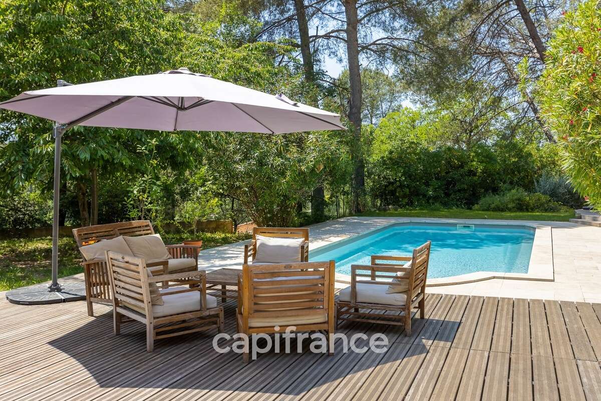 Maison à vendre 7 pièces avec T2 indépendant à Fuveau avec jardin - photo 2